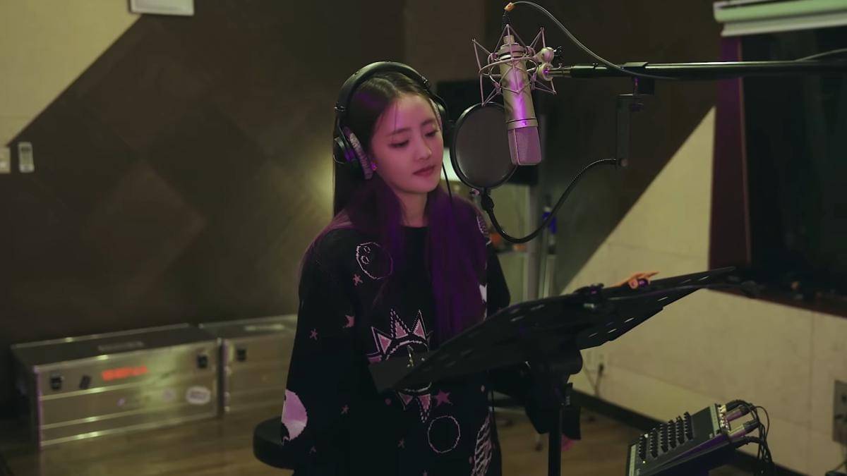 cuplikan MV "Help Me"