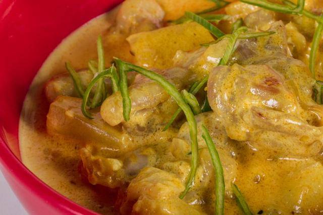 ilustrasi lontong kikil 