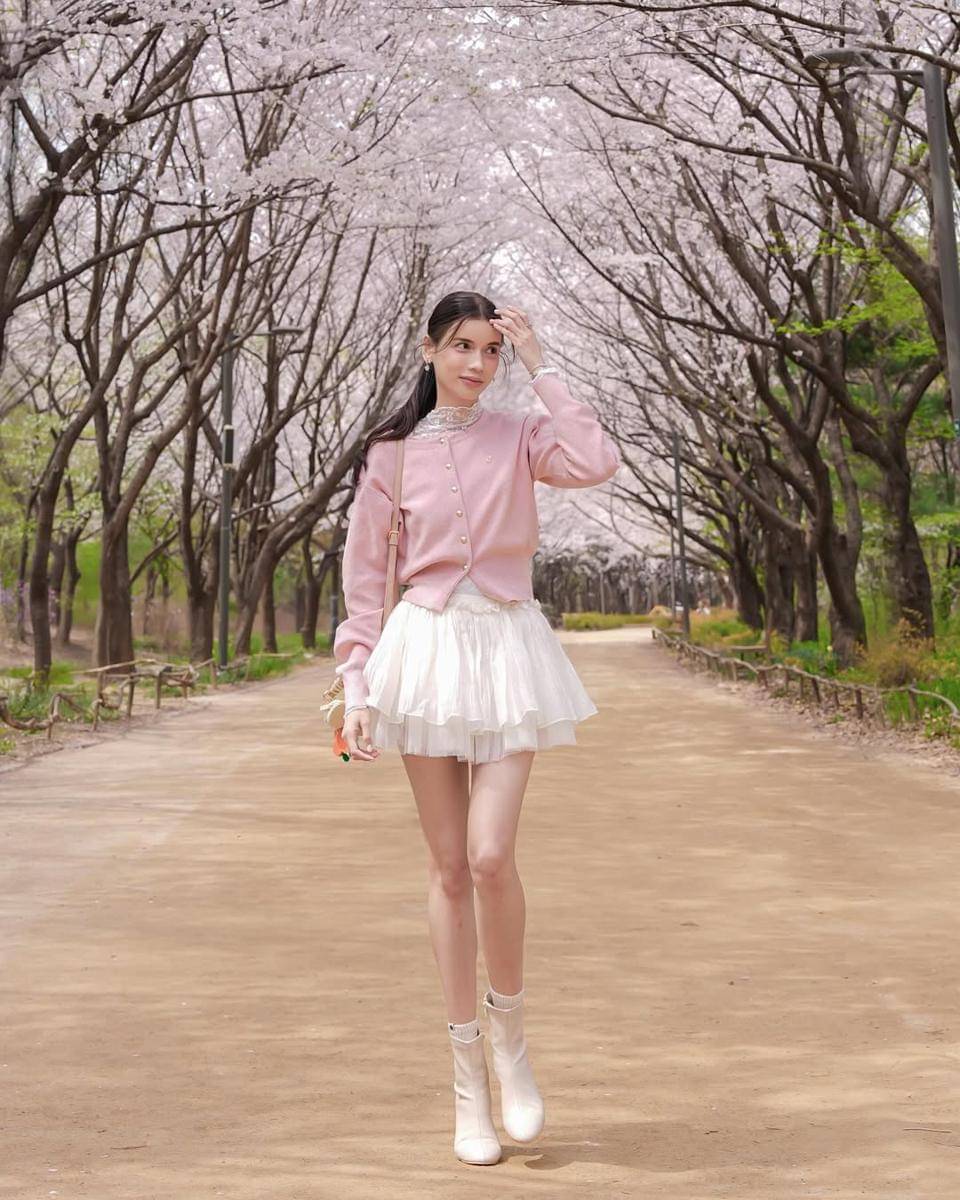 Ide OOTD KPop style ala Sabrina Chairunnisa