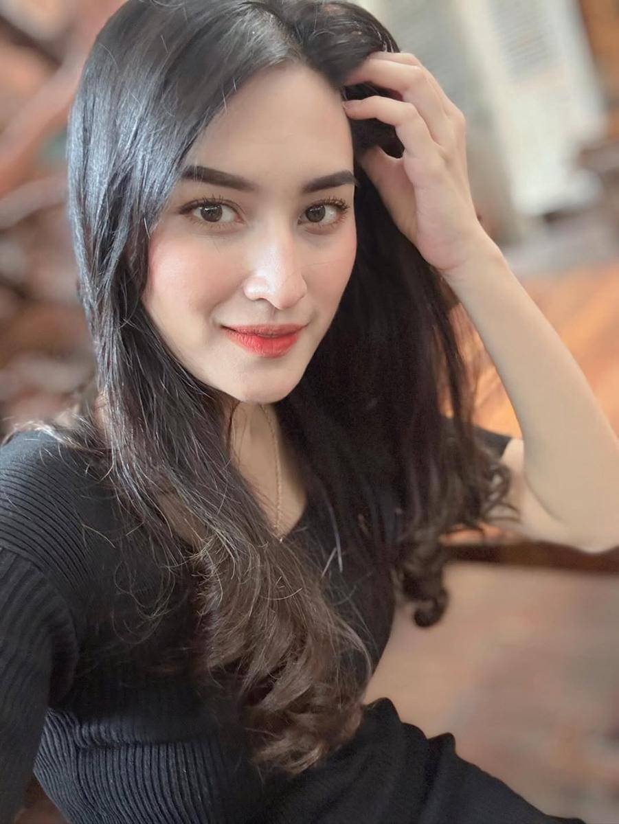 Inspirasi makeup ala Angbeen Rishi