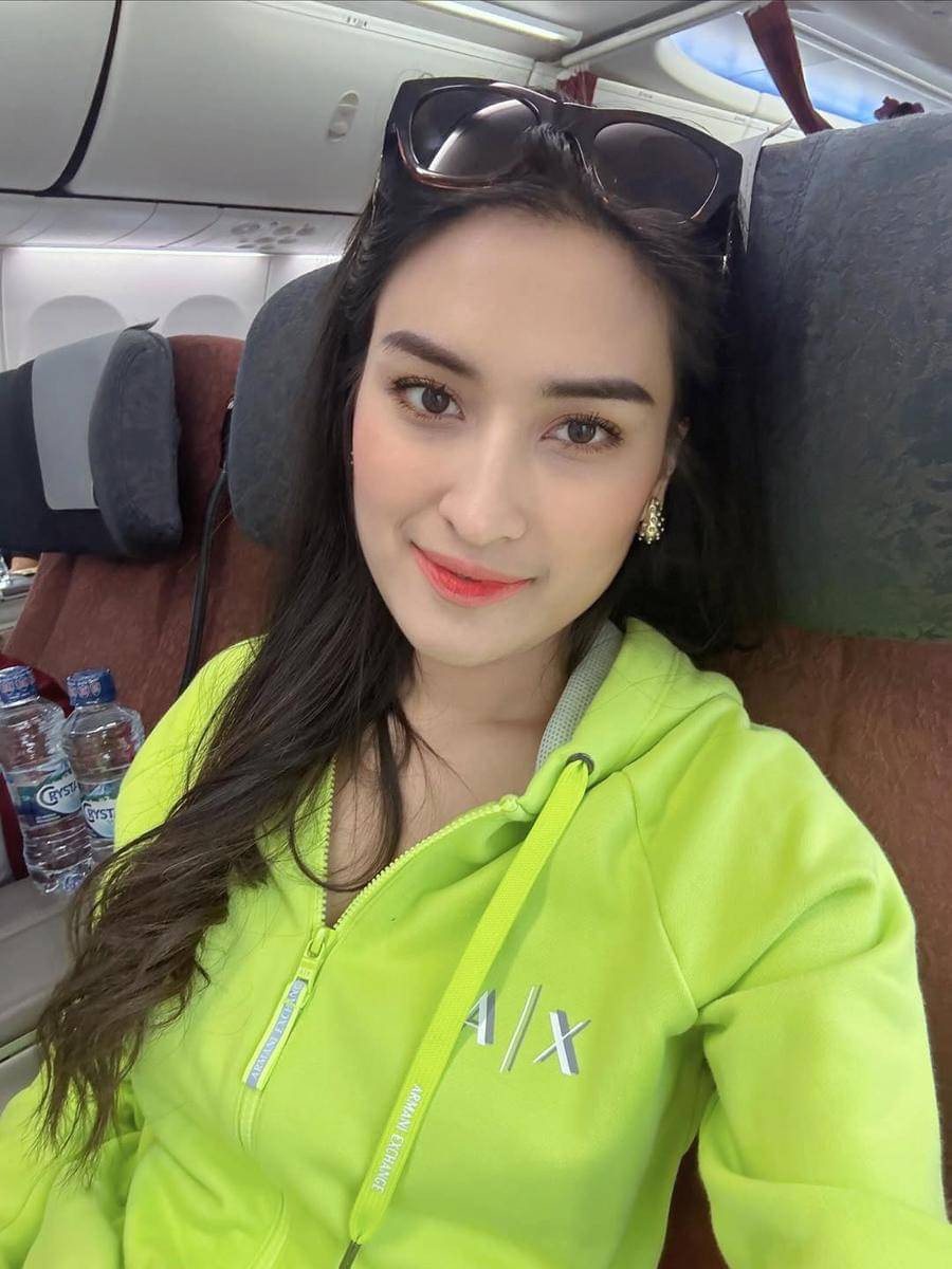 Inspirasi makeup ala Angbeen Rishi