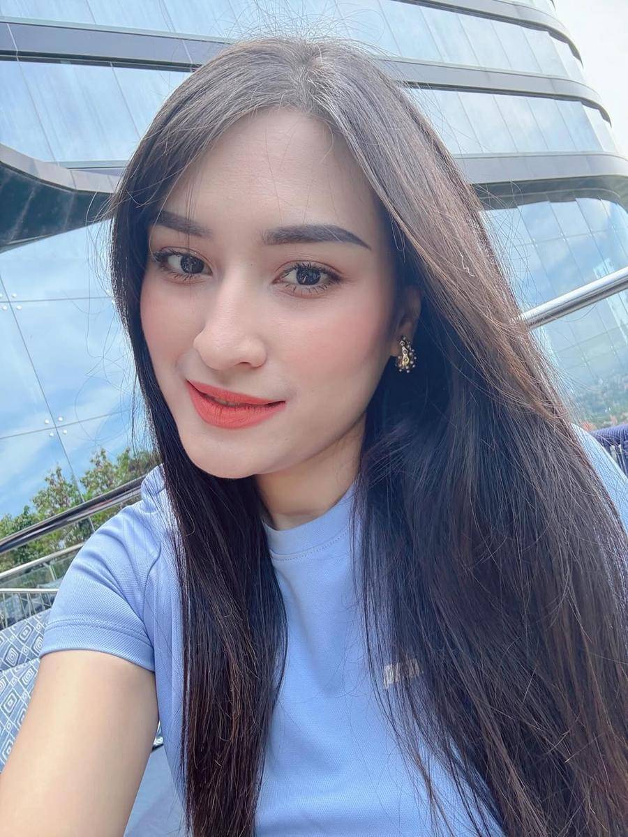 Inspirasi makeup ala Angbeen Rishi