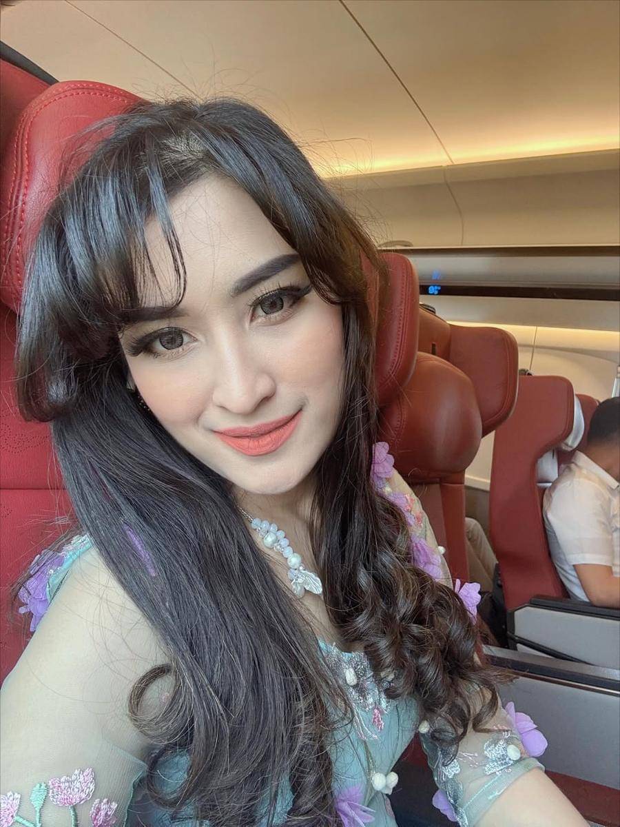 Inspirasi makeup ala Angbeen Rishi