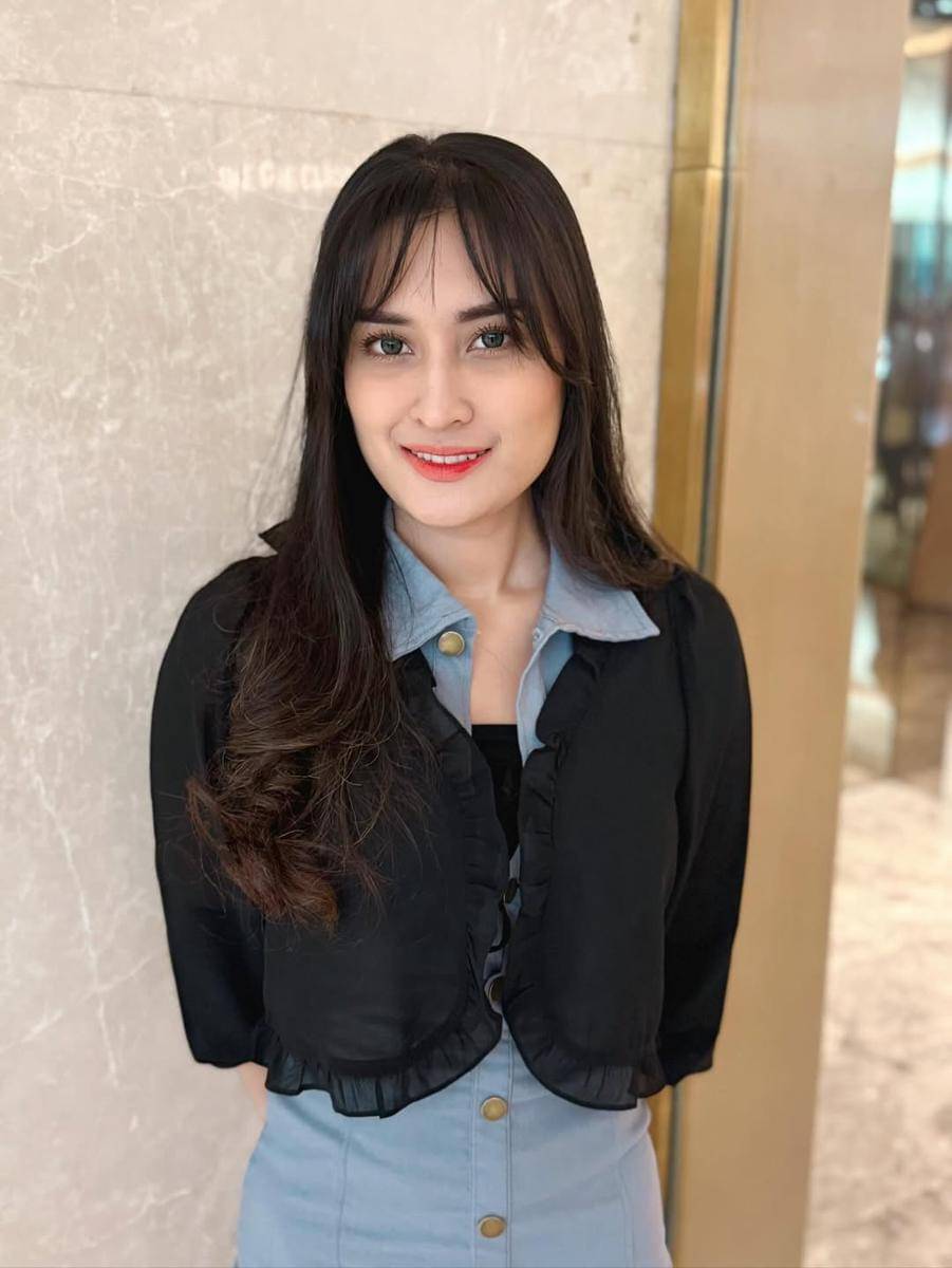 Inspirasi makeup ala Angbeen Rishi