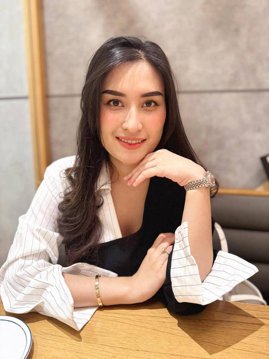 Inspirasi makeup ala Angbeen Rishi