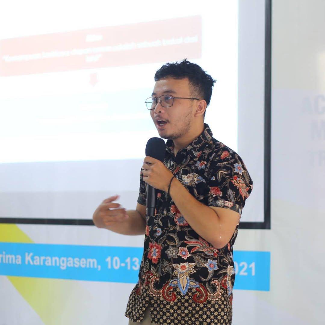 Reza Riyady Pragita menjadi pembicara tentang Public Speaking 