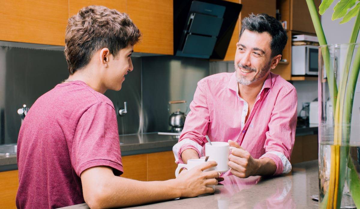 ilustrasi ayah bermain dengan anaknya