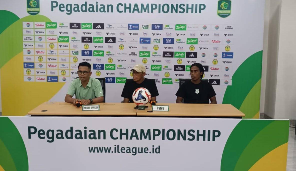 Asisten Pelatih PSMS Welliansyah bersama bek Erwin Gutawa (dok.PSMS)