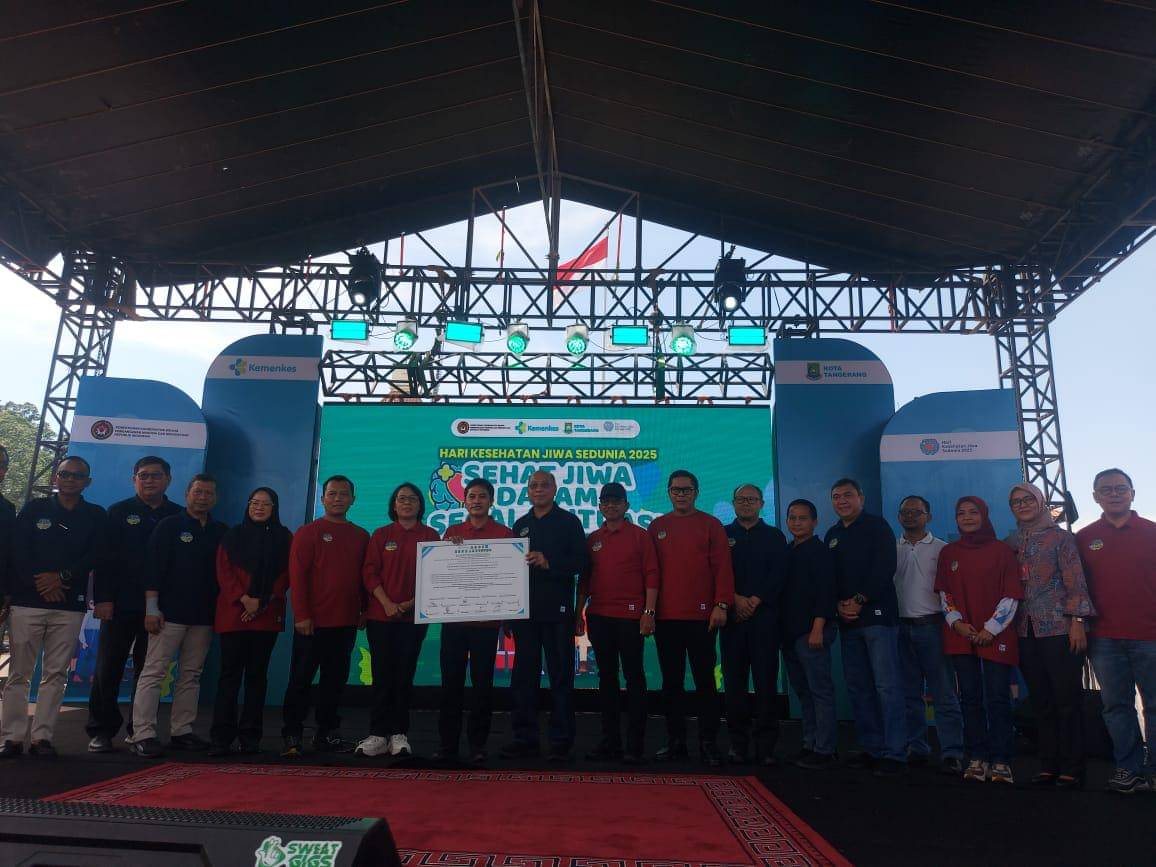 Wamenkes, Dante Saksono Harbuwono saat membuka Puncak Hari Kesehatan Jiwa Sedunia di Tangerang 