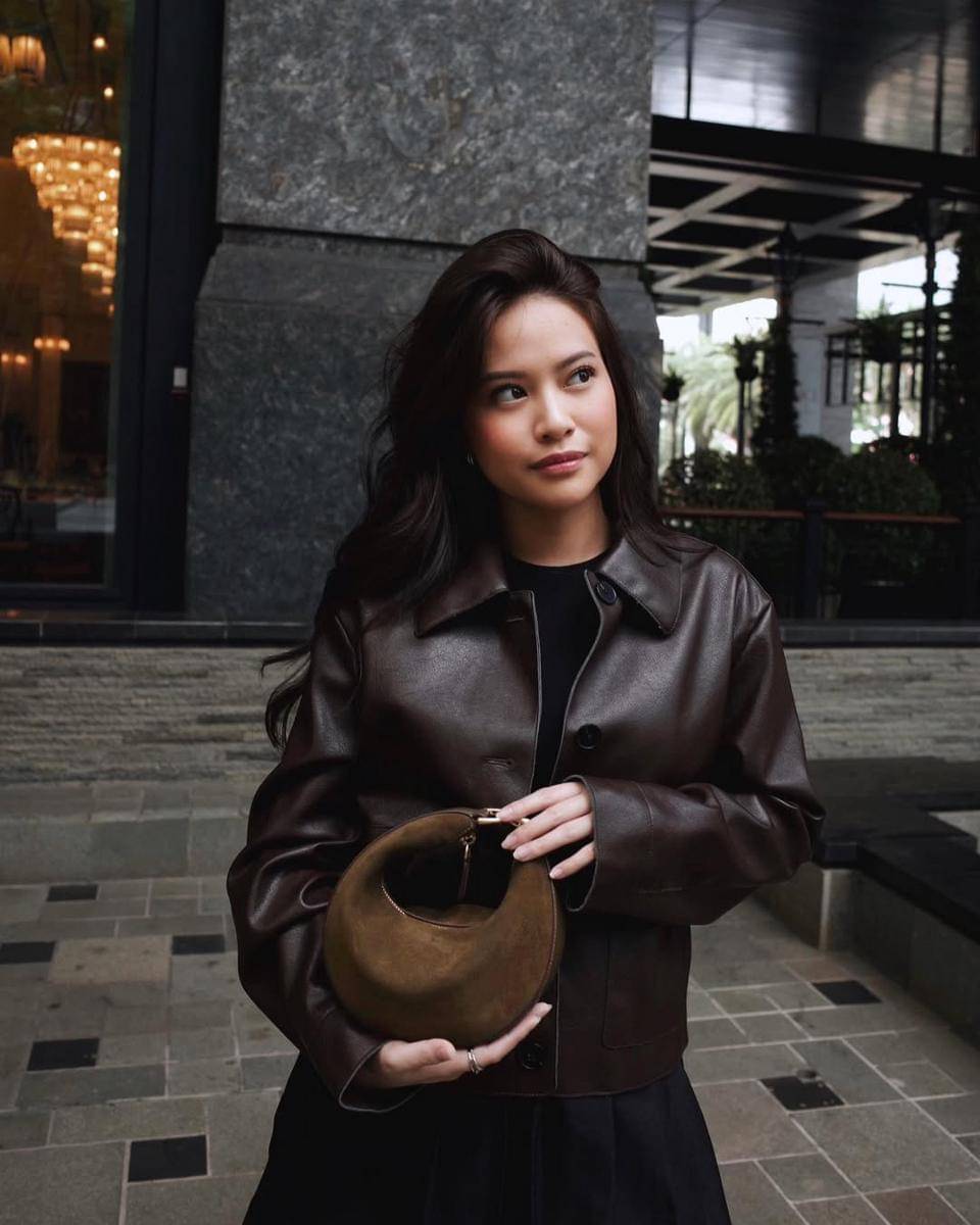 Gaya Artis Kenakan Duo Crossbody dari Kate Spade New York