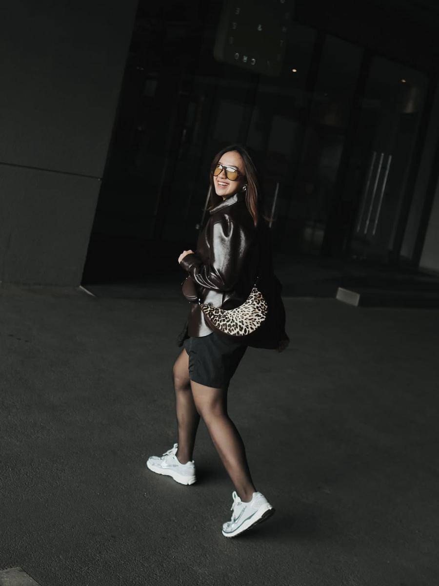 Gaya Artis Kenakan Duo Crossbody dari Kate Spade New York