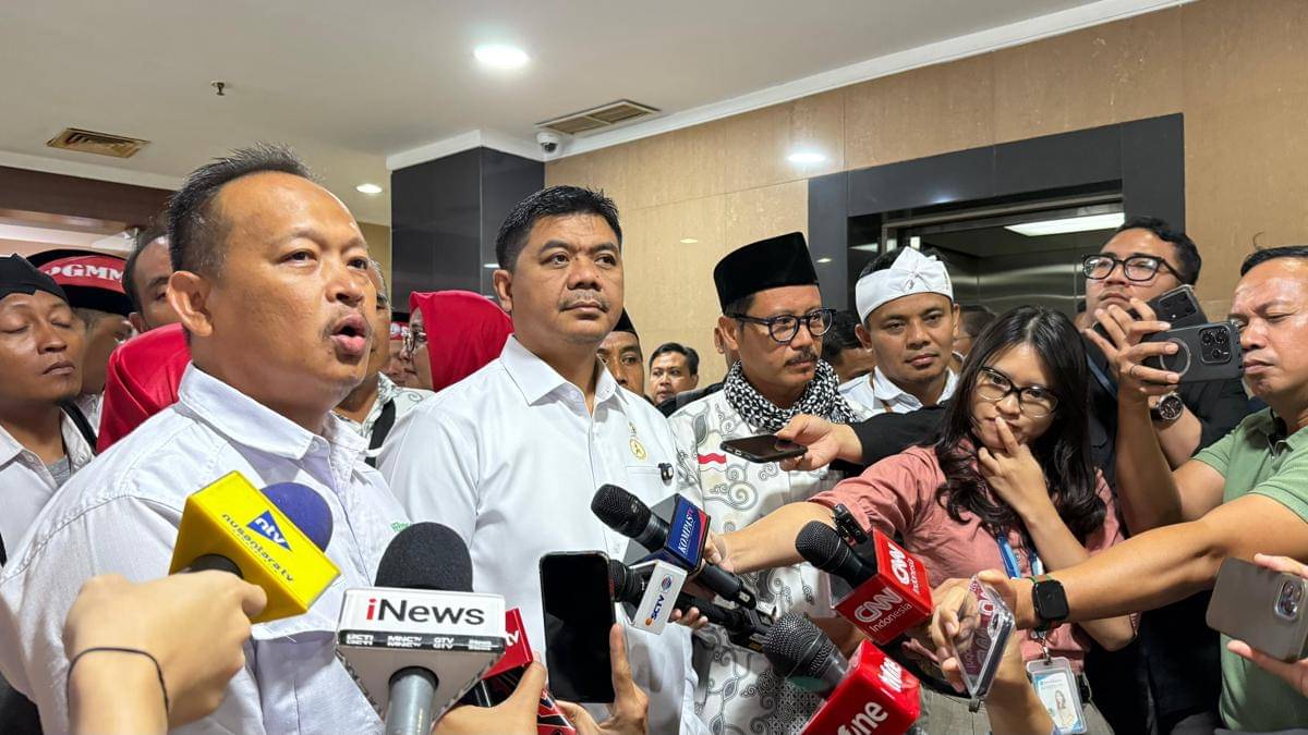 Guru madrasah honorer