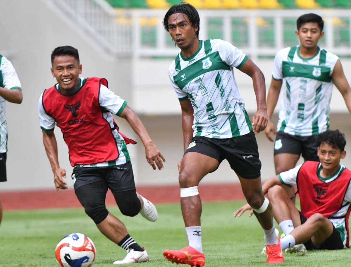 Bek PSMS Erwin Gutawa saat berlatih jelang laga (dok.PSMS)