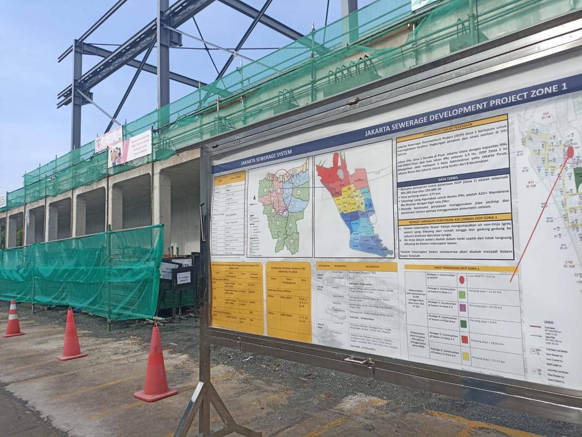 Gubernur DKI Jakarta, Pramono Anung meninjau proyek pembangunan Jakarta Sewerage Development Project (JSDP) Zona 1 Pluit, Pluit, Penjaringan, Jakarta Utara, pada Kamis (30/10). (IDN Times/Dini Suciatiningrum)