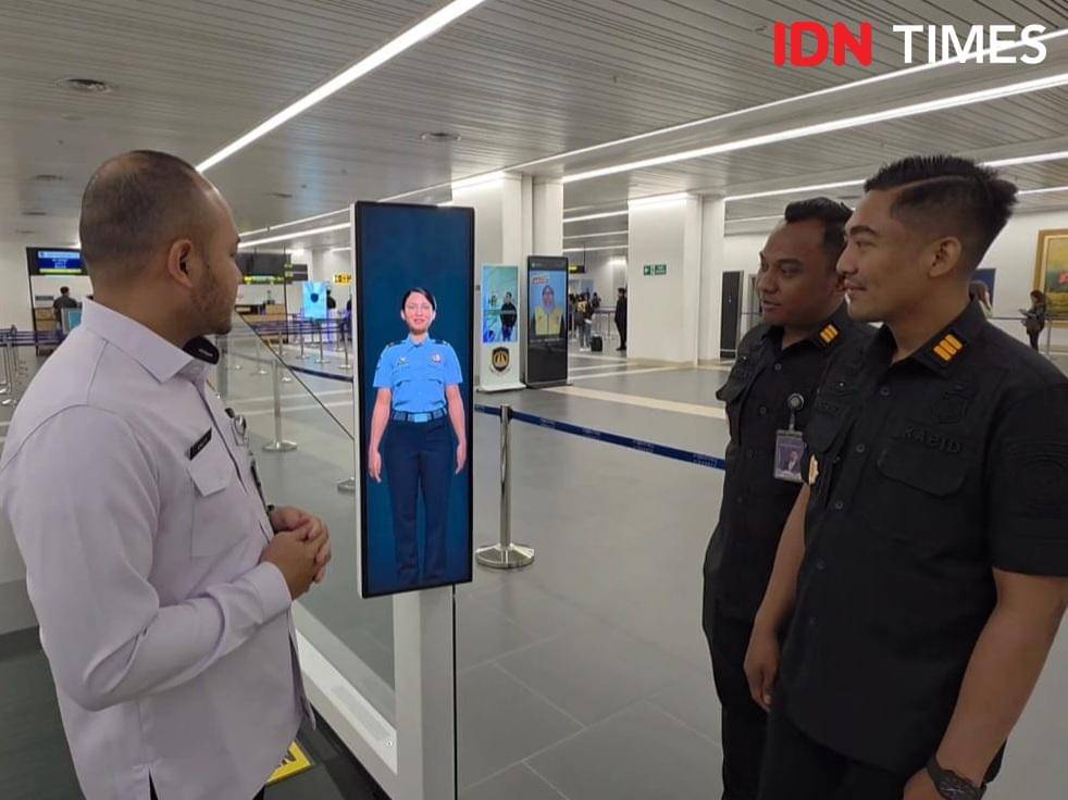 Kepala Kantor Imigrasi Kelas I Khusus TPI Tangerang, Galih Priya Kartika memantau corridor gate di Terminal 3 Bandara Soekarno-Hatta 