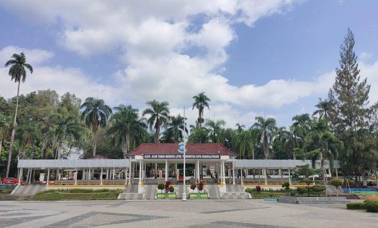 Alun-alun Taman Merdeka Bangka