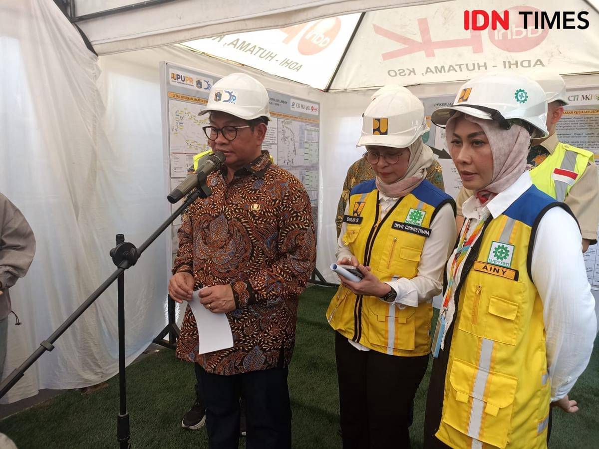 Gubernur DKI Jakarta, Pramono Anung meninjau proyek pembangunan Jakarta Sewerage Development Project (JSDP) Zona 1 Pluit, Pluit, Penjaringan, Jakarta Utara, pada Kamis (30/10). (IDN Times/Dini Suciatiningrum)