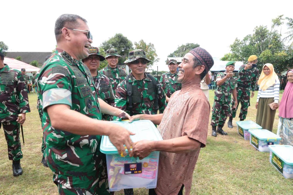 Kepala Staf Angkatan Darat (KSAD) Jenderal TNI Maruli Simanjuntak meninjau langsung latihan menembak senjata berat artileri pertahanan udara (latbakjatrat Arhanud) terintegrasi (dok. Disepnad)