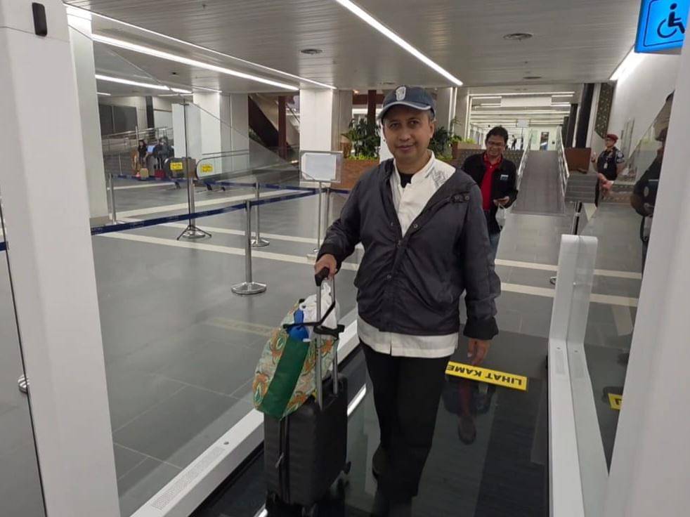 Penumpang mencoba fasilitas corridor gate di Bandara Soekarno-Hatta 