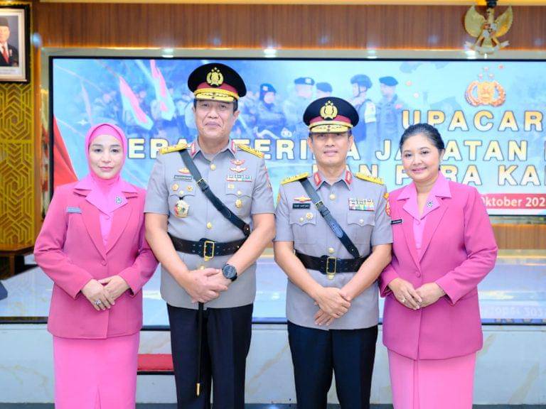 Irjen Djuhandhani Rahardjo resmi dilantik sebagai Kapolda Sulsel, menggantikan Irjen Rusdi Hartono. (Dok. Istimewa)