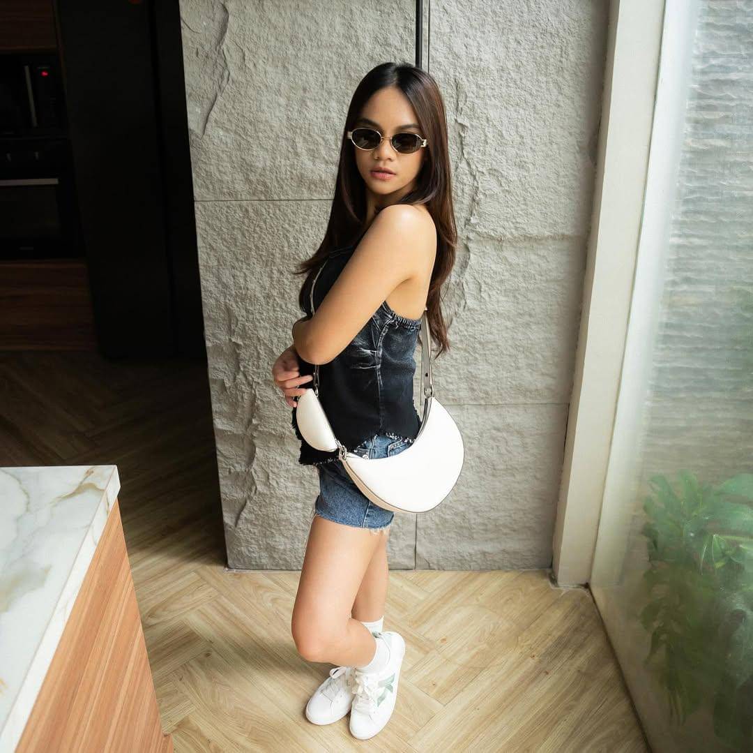 Gaya Artis Kenakan Duo Crossbody dari Kate Spade New York