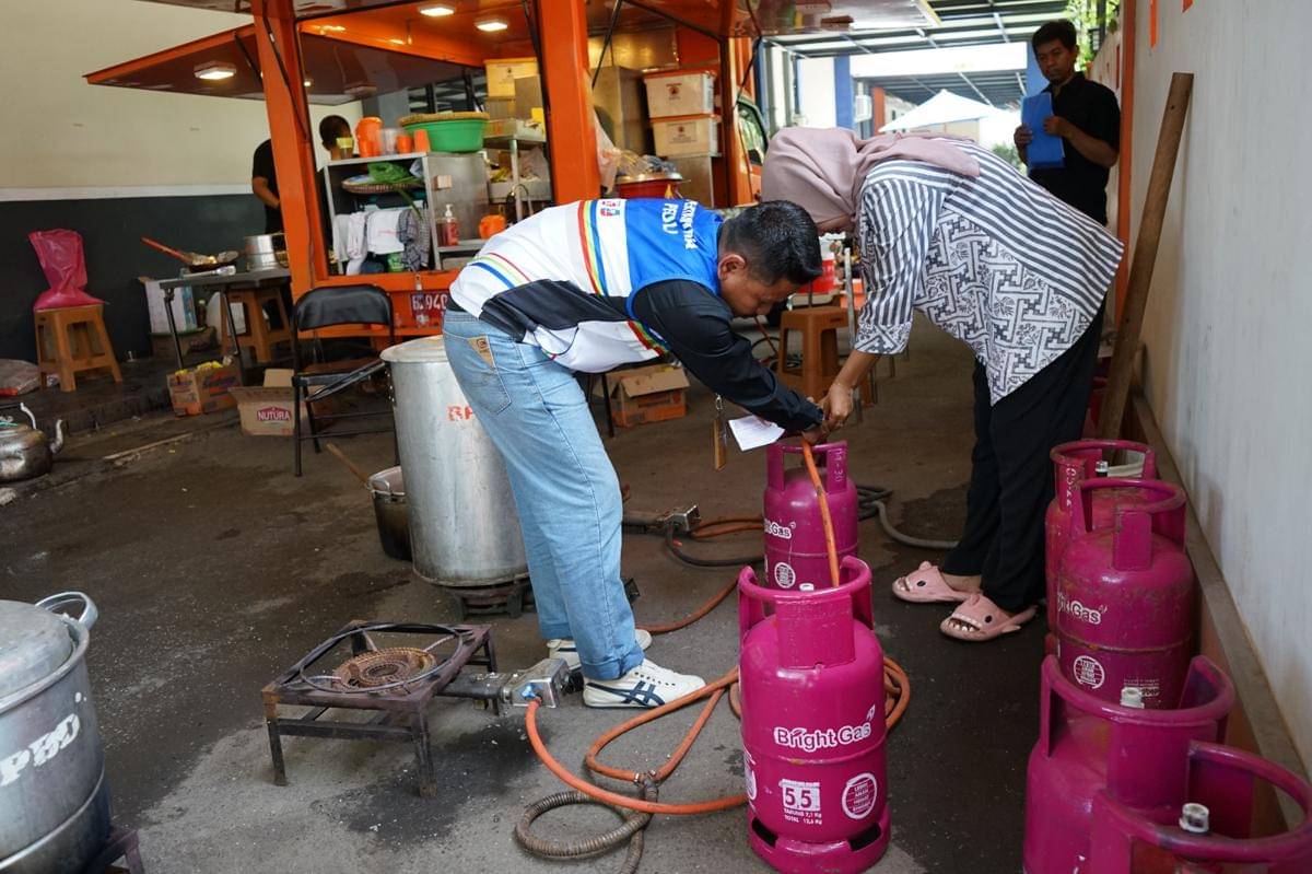 Bantuan LPG untuk dapur umum bencana banjir di Semarang. (Dok. Pertamina Patra Niaga RJBT)