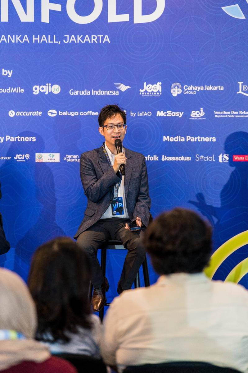 Co-Founder & CEO Paper Yosia Sugialam dalam Media Rilis Business conference Paper UNFOLD 2025.jpg