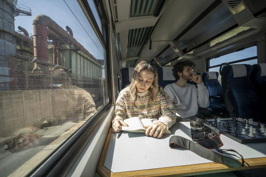 ilustrasi kursi kereta api 