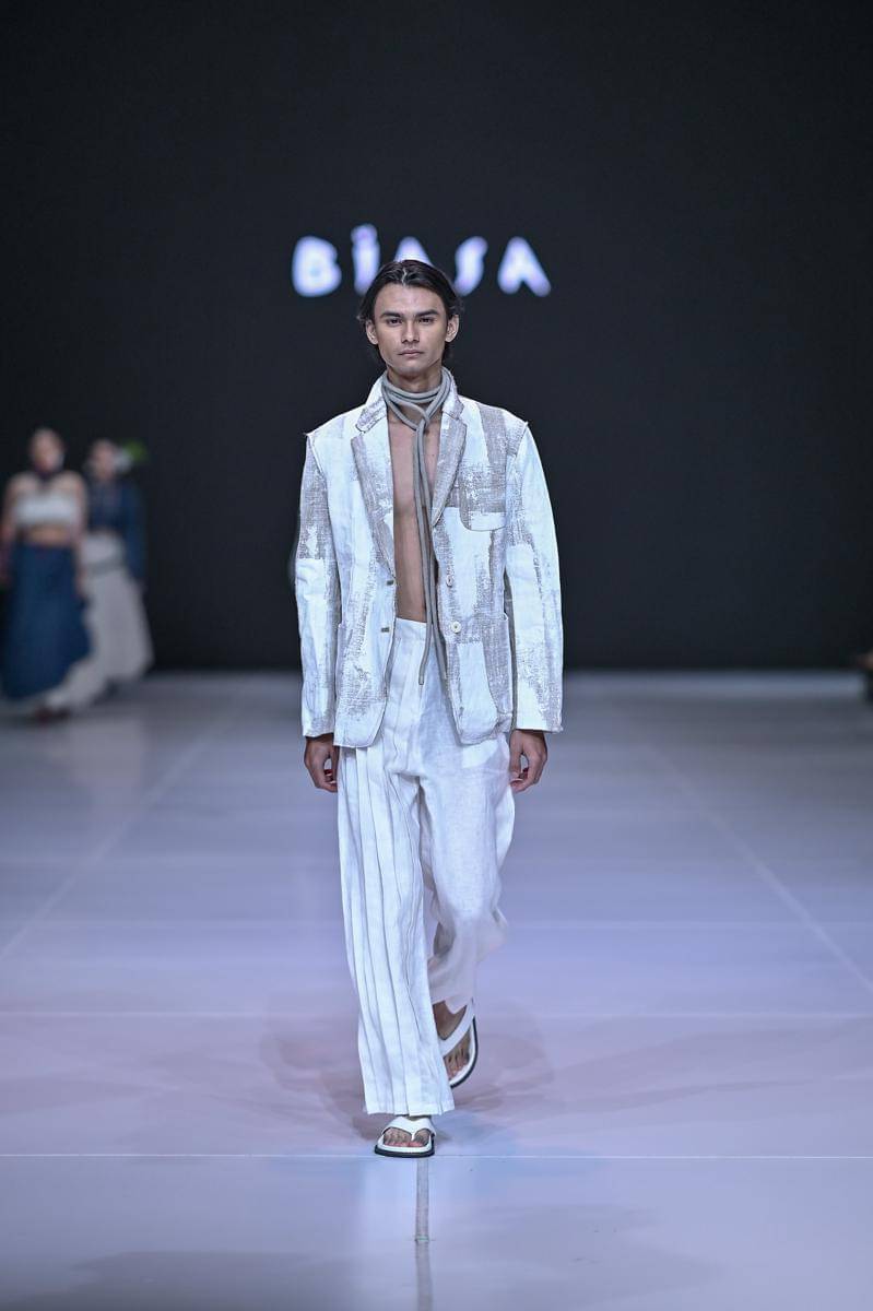 Koleksi BIASA di Jakarta Fashion Week 2026