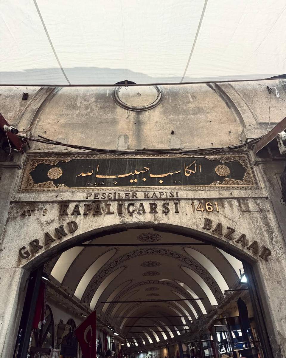 potret salah satu pintu masuk Gran Bazaar, Turki