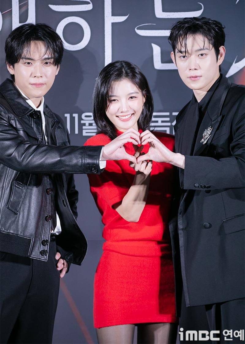 potret Kim Yoo Jung, Kim Do Hoon, dan Lee Young Dae
