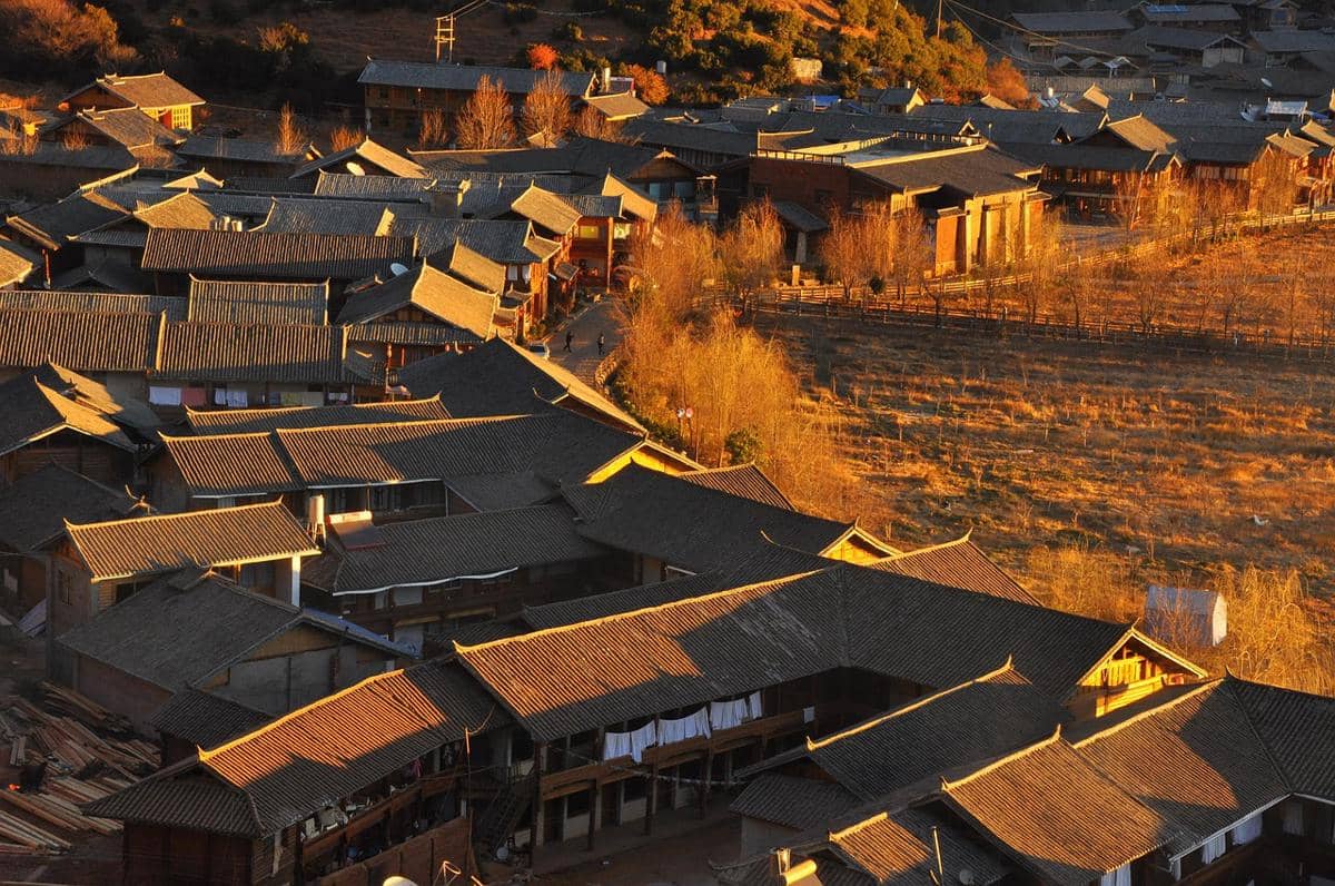 ilustrasi tips menghindari keramaian saat wisata musim gugur di China