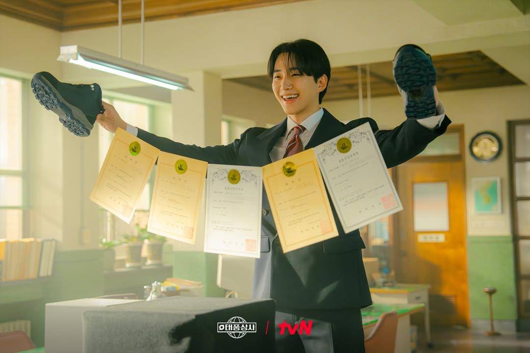 still cut drama Korea Typhoon Family