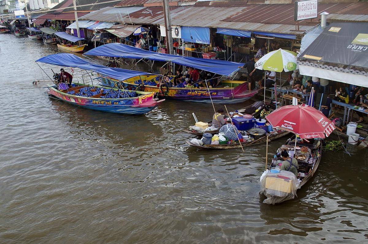 Amphawa floating market