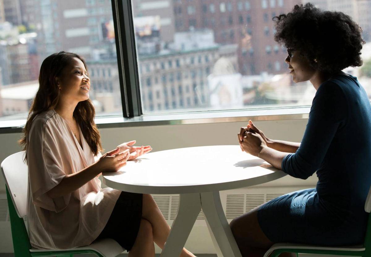 Ilustrasi berbincang