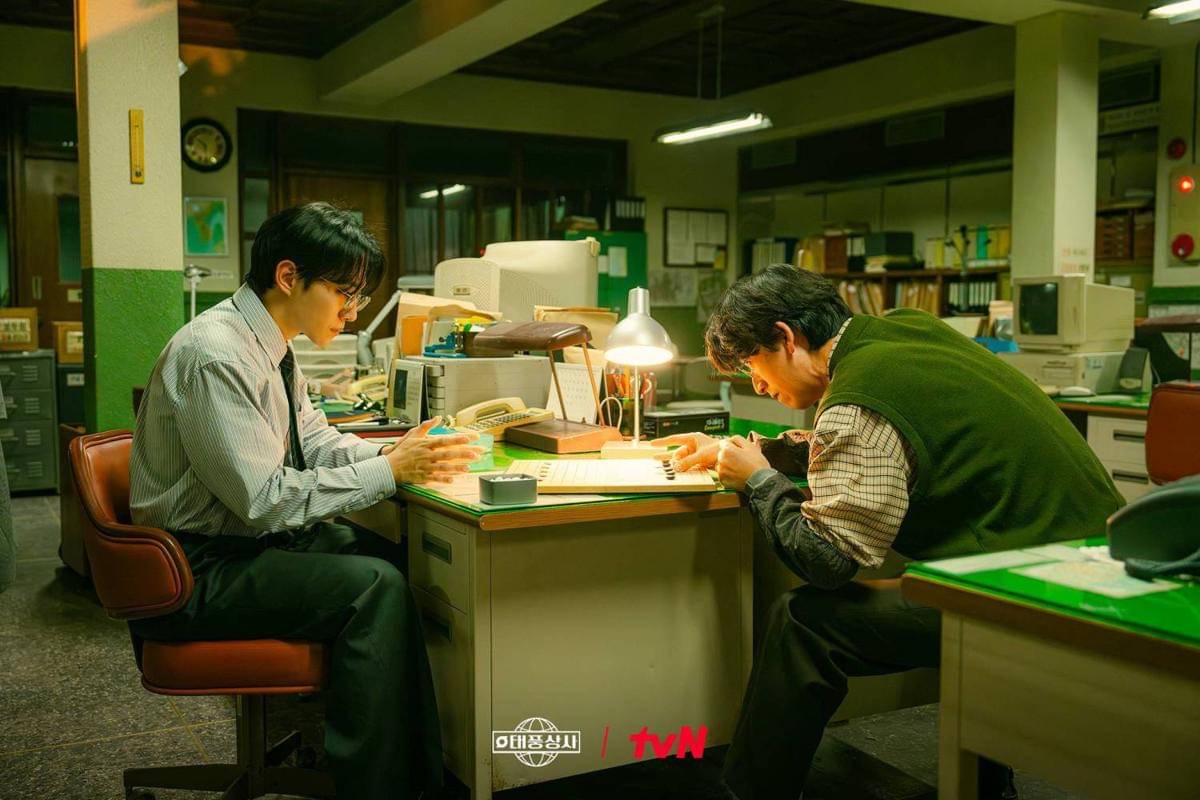 Cuplikan drama Korea Typhoon Family 