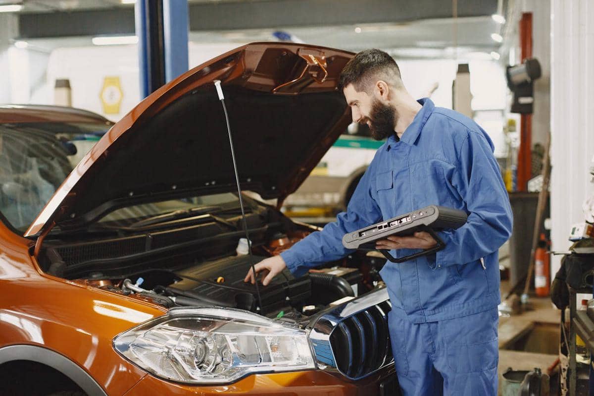 Kenapa Servis Rutin Mobil Bisa Jadi Investasi Menguntungkan? 