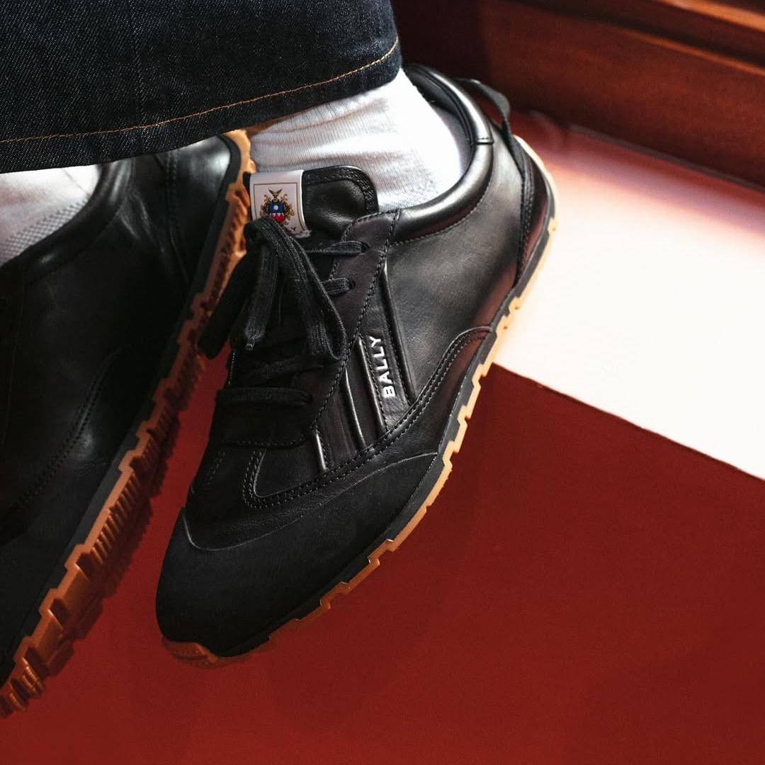 ilustrasi sepatu Bally original