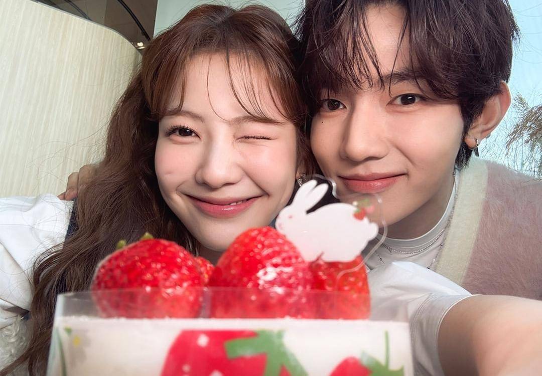 Jo A Ram dan Zhang Hao di drama To the Moon