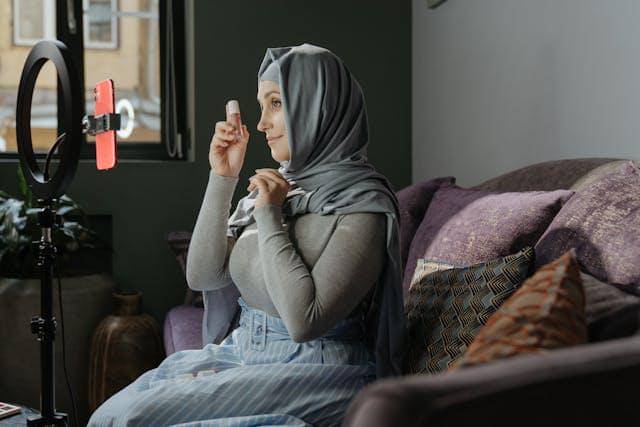 ilustrasi merekomendasikan produk