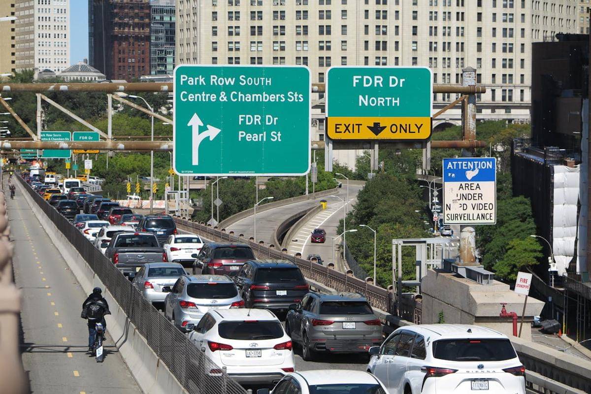 ilustrasi jalan tol macet