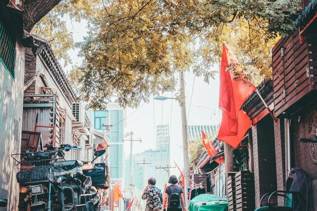 ilustrasi tips menghindari keramaian saat wisata musim gugur di China 