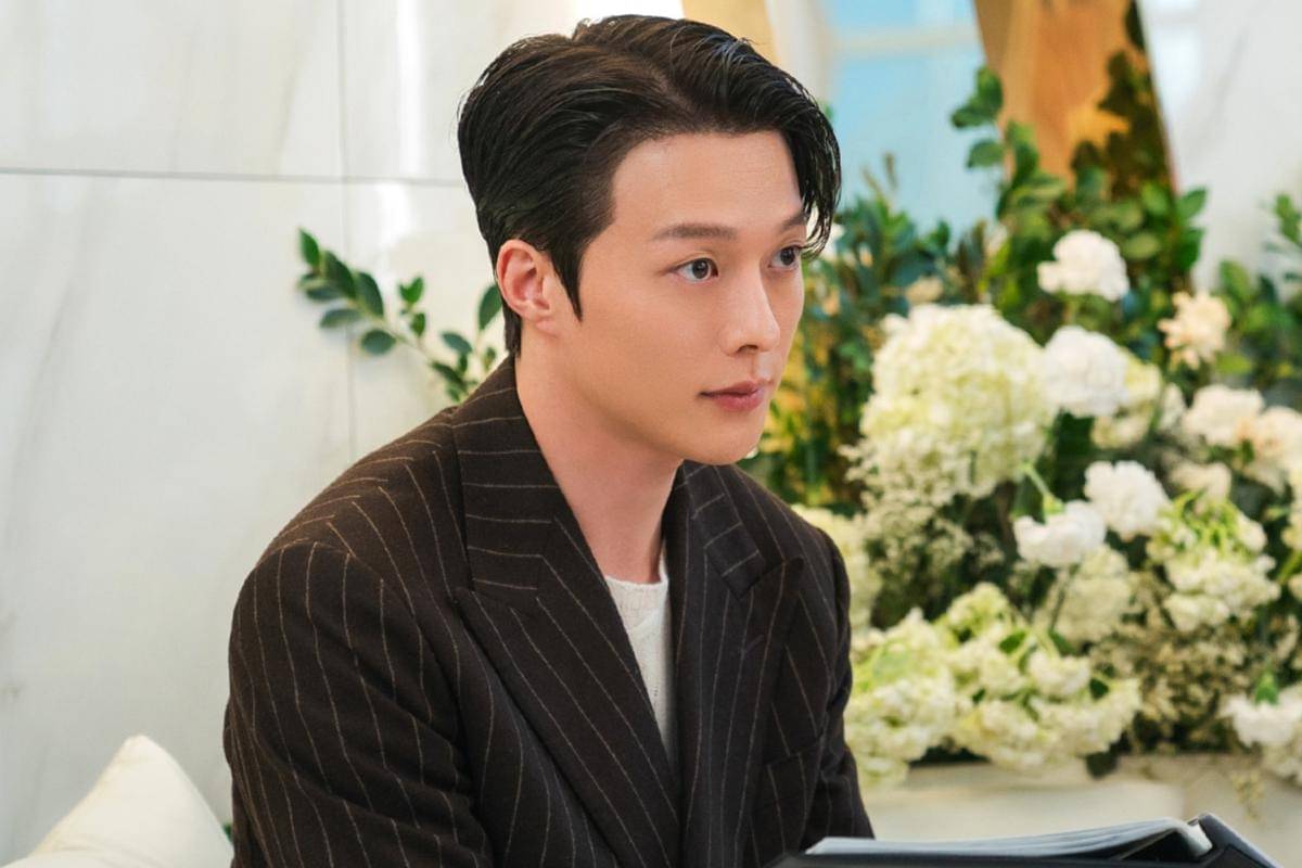 Still cut Dynamite Kiss