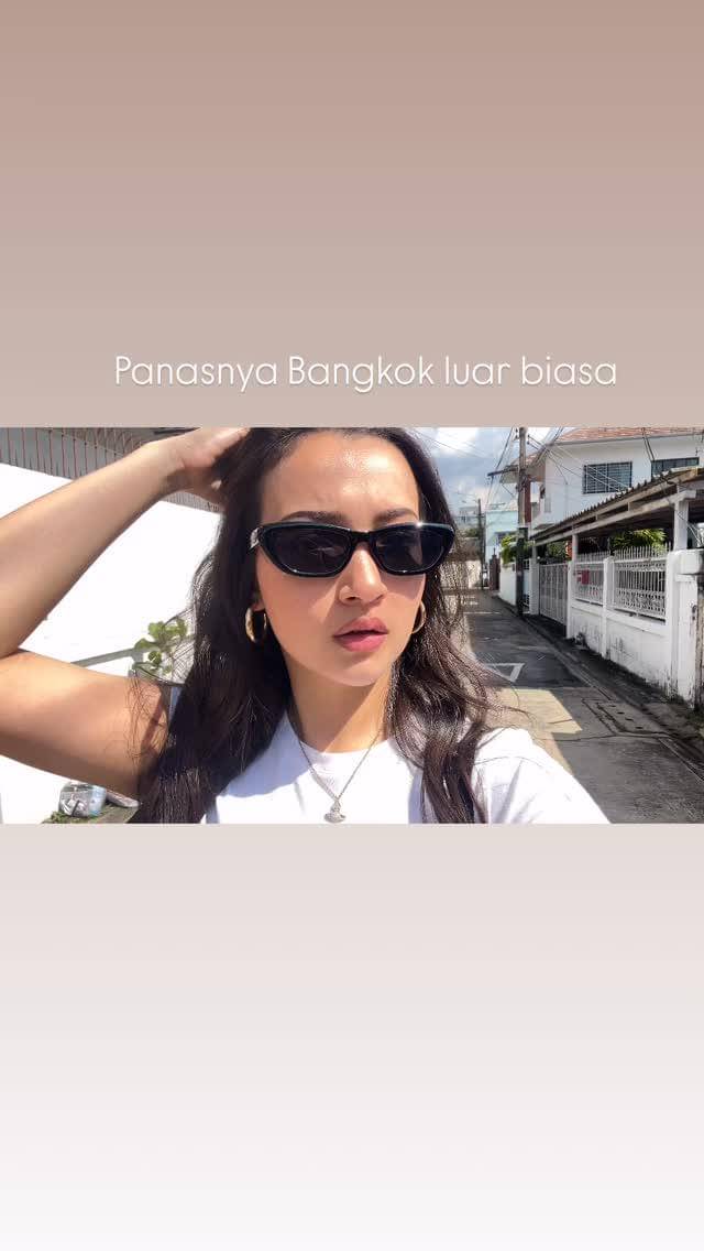 Megan Domani jalan-jalan di Thailand