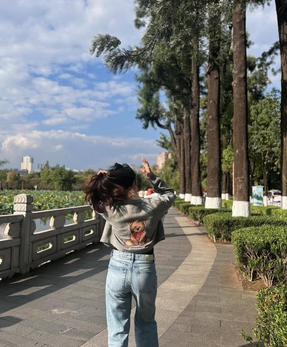 Natasha Wilona jalan-jalan di Kota Kunming