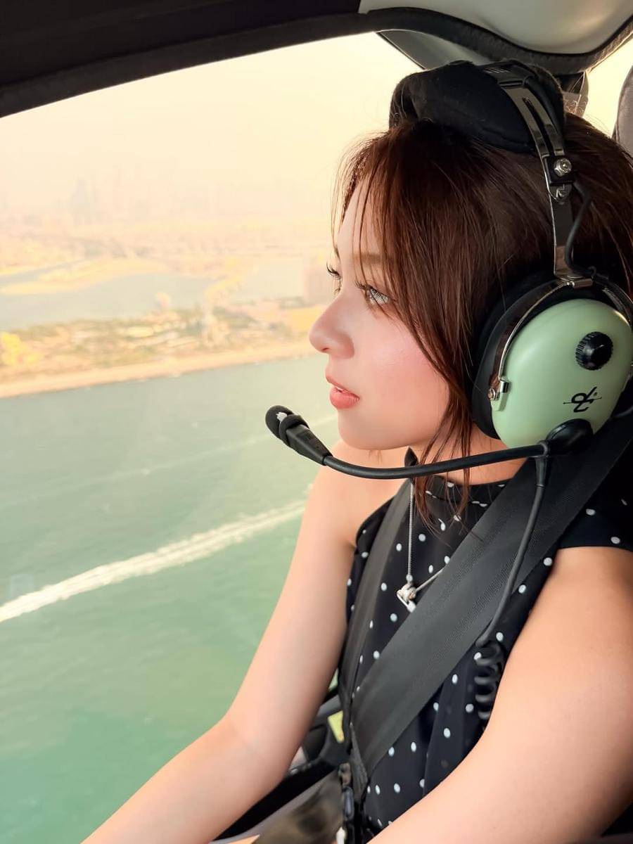 Zee JKT48 naik helikopter di Dubai