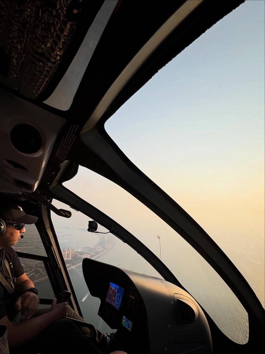 Zee JKT48 naik helikopter di Dubai