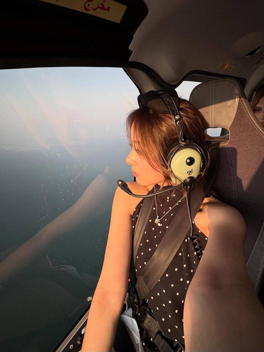 Zee JKT48 naik helikopter di Dubai