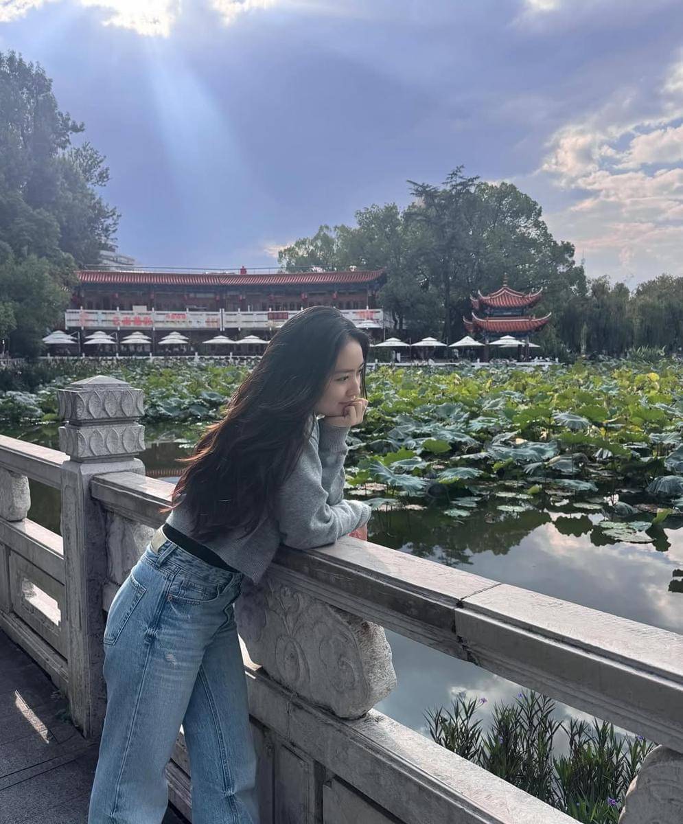 Natasha Wilona jalan-jalan di Kota Kunming