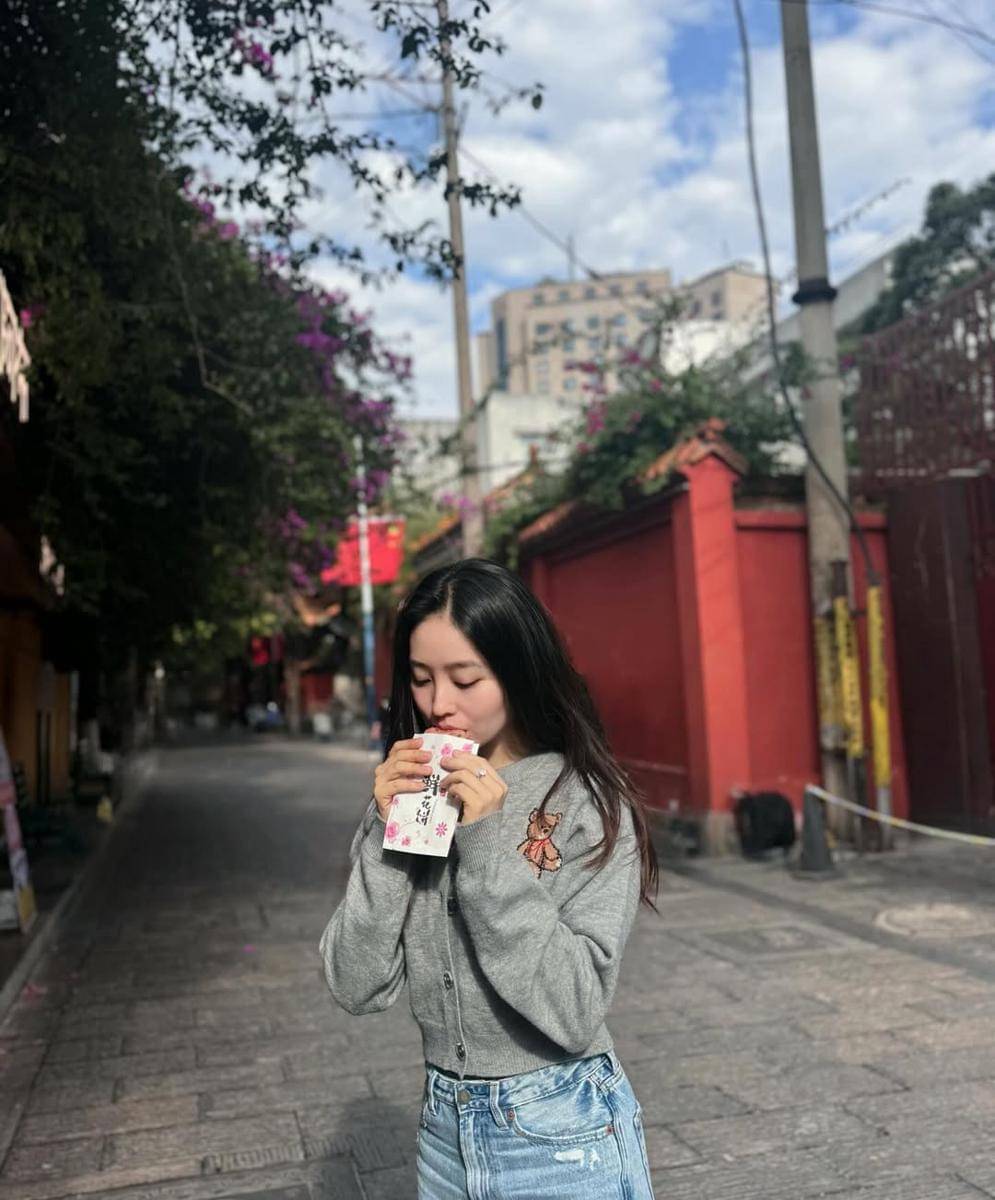 Natasha Wilona jalan-jalan di Kota Kunming